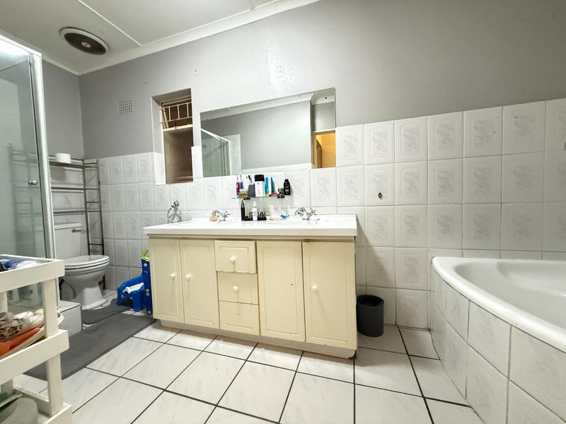 4 Bedroom Property for Sale in Bergzicht Western Cape